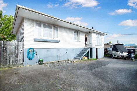 Photo of property in 18 Sherwood Avenue, Te Atatu South, Auckland, 0610