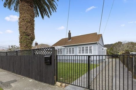 Photo of property in 114 Cambridge Terrace, Fairfield, Lower Hutt, 5011