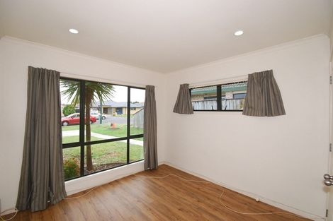 Photo of property in 74 Redcastle Drive, East Tamaki, Auckland, 2013