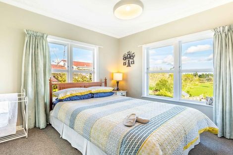 Photo of property in 18 Wellesley Road, Mangere Bridge, Auckland, 2022