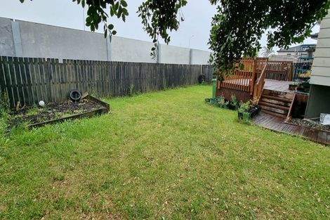 Photo of property in 17 Barbados Drive, Unsworth Heights, Auckland, 0632