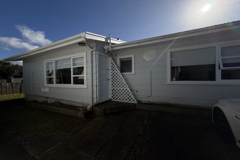 Photo of property in 28 Larissa Avenue, Henderson, Auckland, 0610