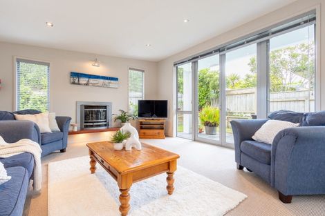 Photo of property in 8 Metzenthin Close, Raumati South, Paraparaumu, 5032