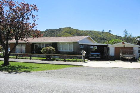 Photo of property in 79 Broadway, Picton, 7220