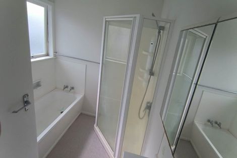 Photo of property in 327 Wairau Road, Totara Vale, Auckland, 0627