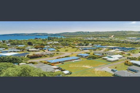 Photo of property in 35 Lakemere Way, Kinloch, Taupo, 3377