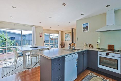 Photo of property in 9 John Ross Place, Kairakau, Havelock North, 4295