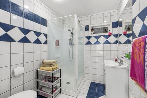 Photo of property in 5 Beverley Grove, Paparangi, Wellington, 6037