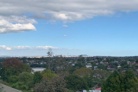 Photo of property in 2/27-31 Target Road, Totara Vale, Auckland, 0629