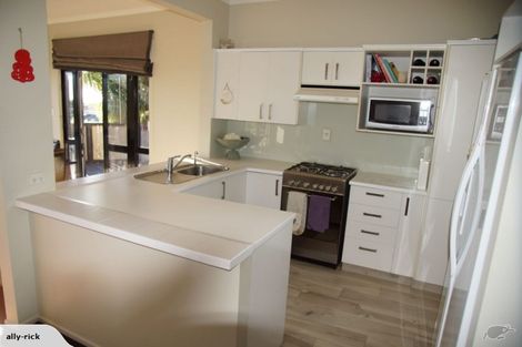 Photo of property in 49 Paynters Avenue, Strandon, New Plymouth, 4312