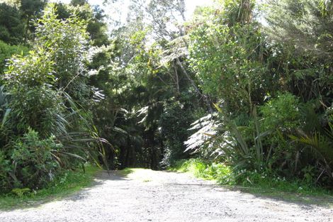 Photo of property in 495 Scenic Drive, Waiatarua, Auckland, 0612