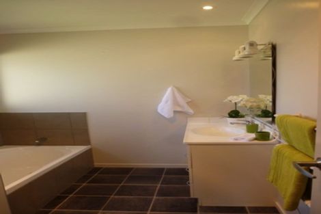 Photo of property in 124a Main Road, Redcliffs, Christchurch, 8081