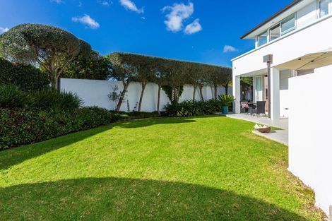Photo of property in 223a Hurstmere Road, Takapuna, Auckland, 0622