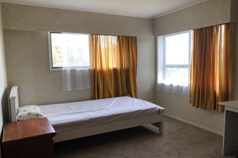 Photo of property in 194 Cliff Drive, Green Bay, Auckland, 0604