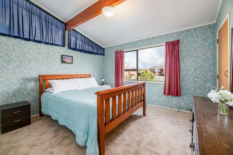 Photo of property in 3 Foyle Place, Glendene, Auckland, 0602