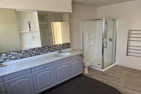 Photo of property in 15 Waiwera Place, Waiwera, Orewa, 0994