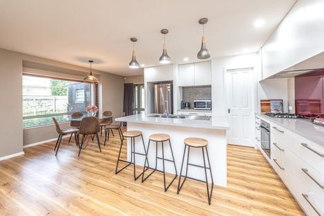 Photo of property in 16 Waharua Place, Tawhero, Whanganui, 4501