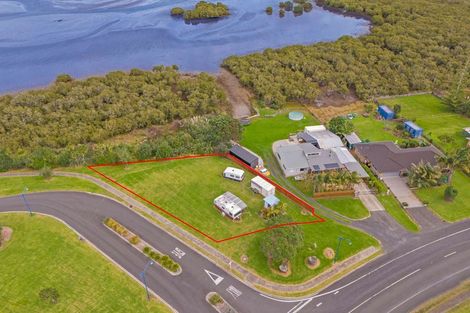 Photo of property in 1 Hei Esplanade, Whitianga, 3510