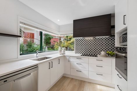 Photo of property in 2/68 Heathcote Road, Castor Bay, Auckland, 0620