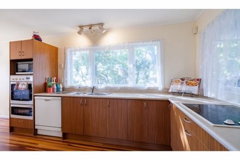 Photo of property in 16 Tomo Street, New Lynn, Auckland, 0600