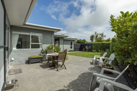 Photo of property in 4 Nuhaka Place, Paraparaumu Beach, Paraparaumu, 5032