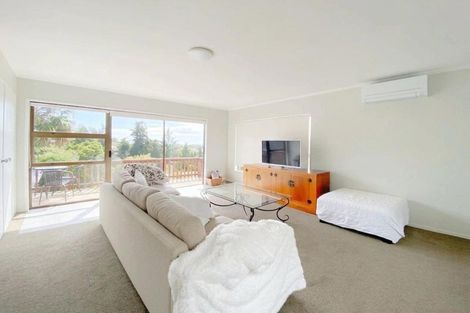Photo of property in 2 Eastglen Road, Glen Eden, Auckland, 0602
