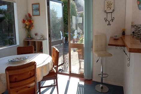 Photo of property in 6 Linda Place, Saint Johns Hill, Whanganui, 4501