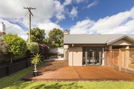 Photo of property in 128 Hillcrest Drive, Kelvin Grove, Palmerston North, 4414