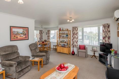 Photo of property in 15 Oriwa Street, Waikanae, 5036