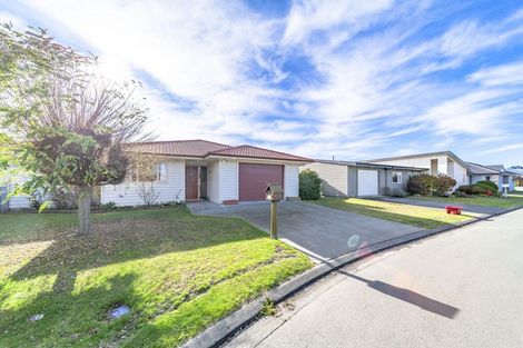 Photo of property in 8 Belgrove Place, Waipukurau, 4200