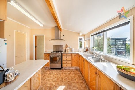 Photo of property in 29 Oakleigh Street, Maungaraki, Lower Hutt, 5010