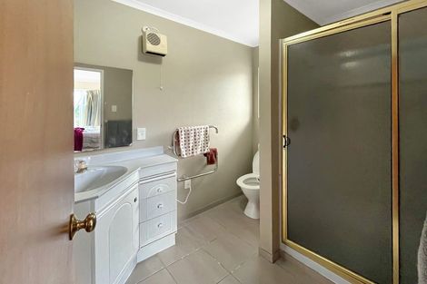 Photo of property in 126 John F Kennedy Drive, Milson, Palmerston North, 4414