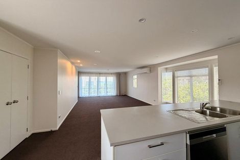 Photo of property in 4/143a Wiseley Road, West Harbour, Auckland, 0618