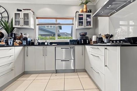 Photo of property in 38 Aikmans Road, Merivale, Christchurch, 8014