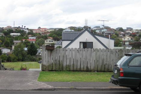 Photo of property in 2/60 Trias Road, Totara Vale, Auckland, 0629