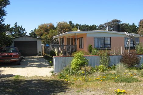 Photo of property in 18 Holton Road, Amberley, 7481