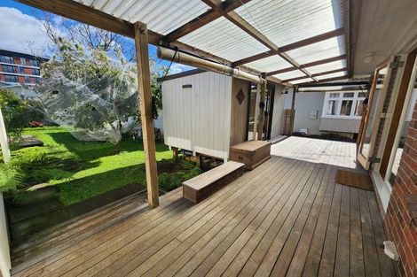Photo of property in 41 Queensway, Three Kings, Auckland, 1024