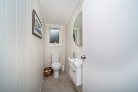 Photo of property in 9 Mayfair Place, Westown, New Plymouth, 4310