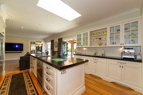 Photo of property in 12 Oak Place, Poraiti, Napier, 4112