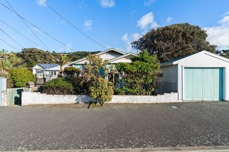 Photo of property in 56 Freyberg Street, Lyall Bay, Wellington, 6022