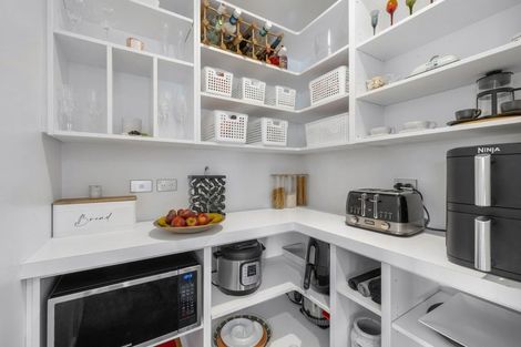 Photo of property in 10 Lakebridge Place, Parklands, Christchurch, 8083