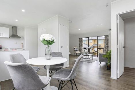 Photo of property in 2/58 Clevedon Road, Papakura, 2110