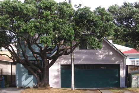 Photo of property in 302 The Parade, Island Bay, Wellington, 6023