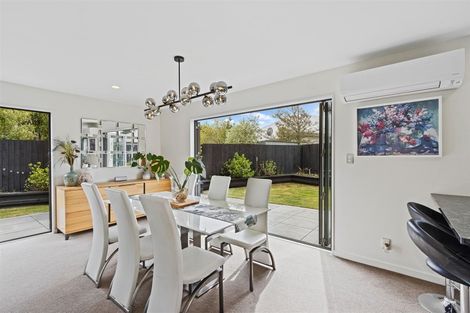 Photo of property in 5 Stoneleigh Green, Parklands, Christchurch, 8083