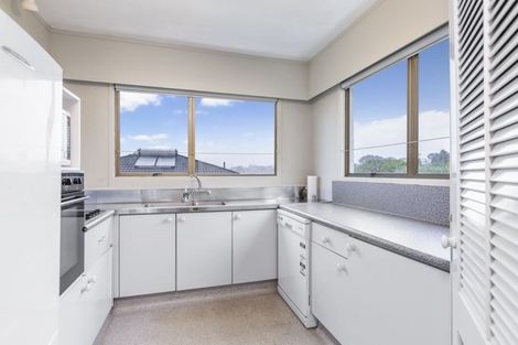 Photo of property in 2/47 James Evans Drive, Northcote, Auckland, 0627