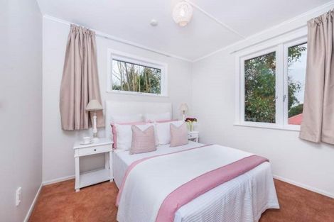 Photo of property in 5 Trengove Place, West Harbour, Auckland, 0618