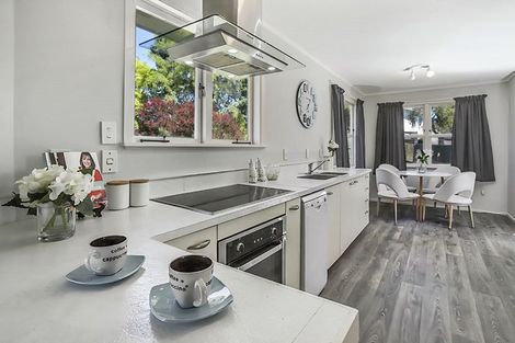 Photo of property in 1/82 Ennis Avenue, Pakuranga Heights, Auckland, 2010