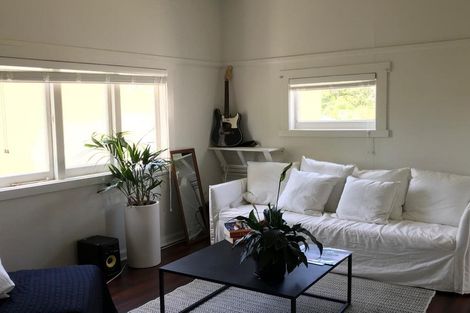 Photo of property in 12 William Bond Street, Stanley Point, Auckland, 0624