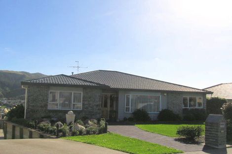 Photo of property in 114 Woodman Drive, Tawa, Wellington, 5028