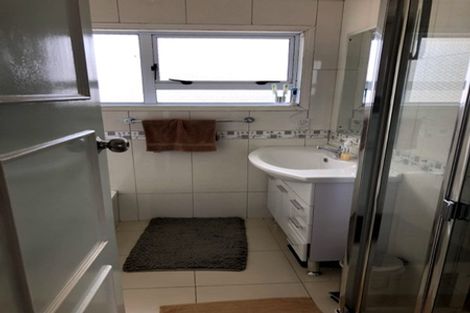 Photo of property in 3 Larne Avenue, Pakuranga Heights, Auckland, 2010